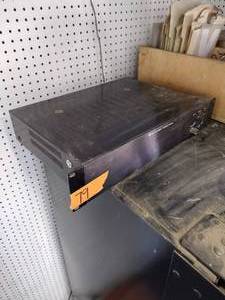 lot 79 image: TOA 900 series II amplifier, P-906MK2, powers up