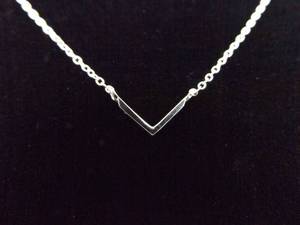 .925 Sterling Silver Simple V Design Necklace