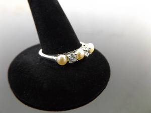 .925 Sterling Silver Genuine Pearl and Crystal Ring Size 8.25