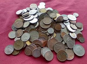 2.5 lbs of Foreign Coins