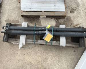 lot 6024 image: Two Hydraulic Cylinders
