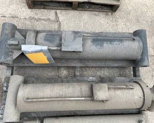 lot 6027 image: Two Hydraulic Cylinders 