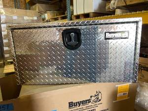 lot 7065 image: 3 Ft Buyers Tool Box