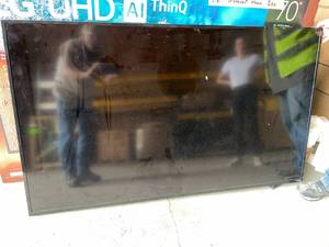 lot 9195 image: 70 Inch Vizio TV