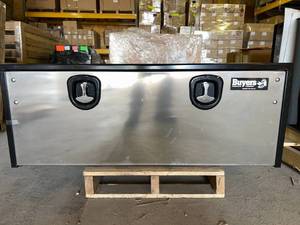 lot 7095 image: 4 Ft Buyers Tool Box