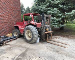 lot 3002 image: 2000 KD Manitou Forklift