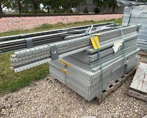 lot 5076 image: Metal Shelving