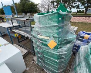 lot 5117 image: Assorted Plastic Bins