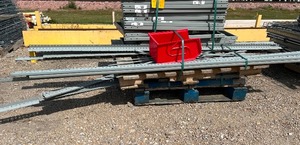 lot 5219 image: Metal Shelving