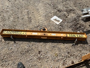 lot 3216 image: Two Ton Lifting Beam