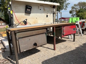 lot 4223 image: Metal Workstation With Cabinets