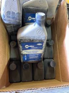 lot 9059 image: 15 Quarts of Compressor Oil