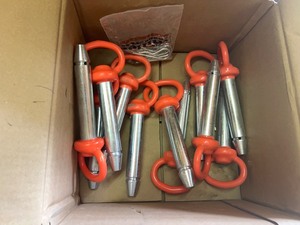lot 7284 image: Dozen 1.00 x 4.50 Hitch Pins