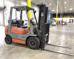 lot 10004 image: Toyota Forklift-repairable unit (Mason City)