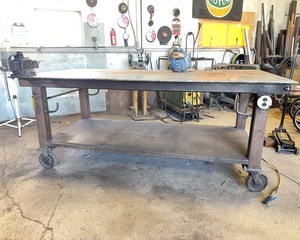 lot 10050 image: Heavy Duty Welding Bench (Fertile)