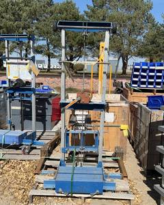 lot 3166 image: Counter Balance Hand Winch Lift