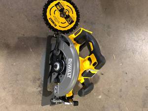 lot 7 image: DEWALT FLEXVOLT 60V MAX Cordless Brushless 7-14 in. Circular Saw with Brake (Tool Only)    Customer Returns See Pictures