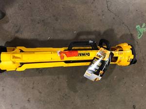 lot 9 image: DEWALT 20V MAX 3000-Lumen Adjustable LED Tripod Light  Customer Returns See Pictures
