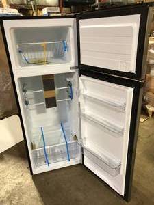 lot 20 image: Vissani 7.1 cu. ft. Top Freezer Refrigerator in Stainless Steel Look  Damaged    Customer Returns See Pictures