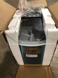 lot 14 image: Magic Chef 27 lbs. Bullet Ice Countertop Ice Maker in Stainless Steel  Customer Returns See Pictures