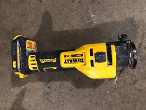 lot 17 image: DEWALT XR 20V Lithium-Ion Cordless Rotary Drywall Cut-Out Tool (Tool Only)   Customer Returns See Pictures