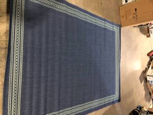 lot 45 image: Hampton Bay AquaBlue 6 x 9 Border IndoorOutdoor Area Rug Customer Returns See Pictures