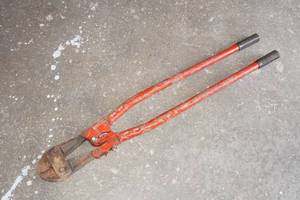lot 27 image: HD Carbon Steel Bolt Cutter 36 Long