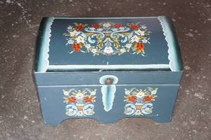 lot 28 image: Vintage Wood Chest with Rose Malling