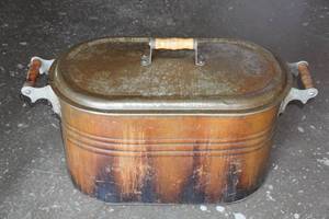 lot 31 image: Antique Copper Boiler Wash Tub with Lid