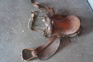 lot 33 image: Leather Western Saddle with Basketweave Tooling - 15