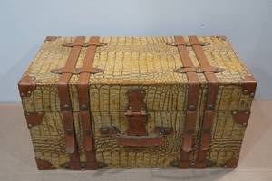 lot 35 image: Vintage Style Wood Steamer Trunk