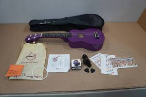 lot 43 image: ADM 21 Ukulele