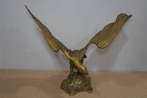 lot 47 image: Solid Brass Large Eagle Statue