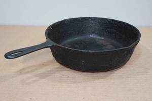 lot 108 image: Cast Iron 10.5 Skillet