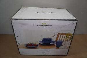 lot 117 image: Threshold 12-Piece Courtland Dinnerware Set