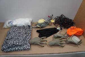 lot 139 image: Assorted Halloween Dcor