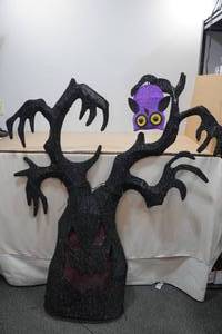 lot 140 image: Large IndoorOutdoor Halloween Dcor