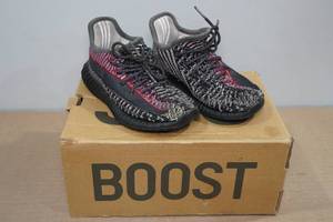lot 147 image: Infant Adidas Yeezy Boost 350 Shoes -Size 9
