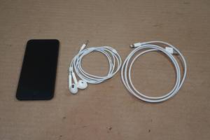 lot 169 image: Apple iPod Touch 7th Generation 32GB