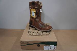 lot 183 image: Smoky Mountain Youth Boots -Size 7