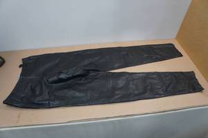 lot 192 image: Sanzzini Womens Leather Pants -Size 8