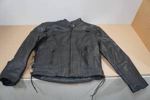 lot 195 image: USA Bikers Leather Jacket -Size 38