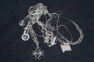 lot 239 image: Assorted Sterling Silver Jewelry
