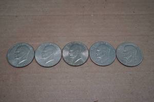 lot 253 image: 5 1970s Eisenhower Dollar Coins