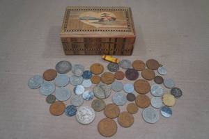 lot 256 image: Large Assortment of Foreign Coins