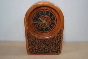 lot 265 image: Vintage Newton Exclusive American Heritage Solid Walnut Clock