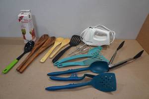 lot 283 image: Assorted Kitchen Utensils