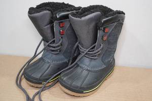 lot 297 image: Swisstech Kids Winter Boots -Size 8