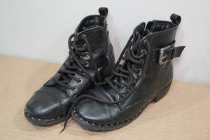 lot 298 image: Girls Leather Boots -Size 13