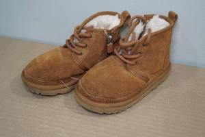 lot 299 image: UGG Toddler Neumel II Boots -Size 10